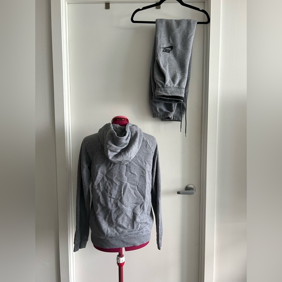 Nike tracksuit - Picture 2 of 2